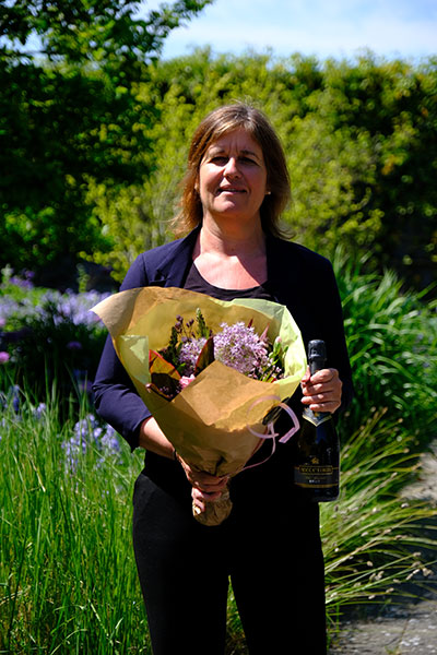 Annette med blomster