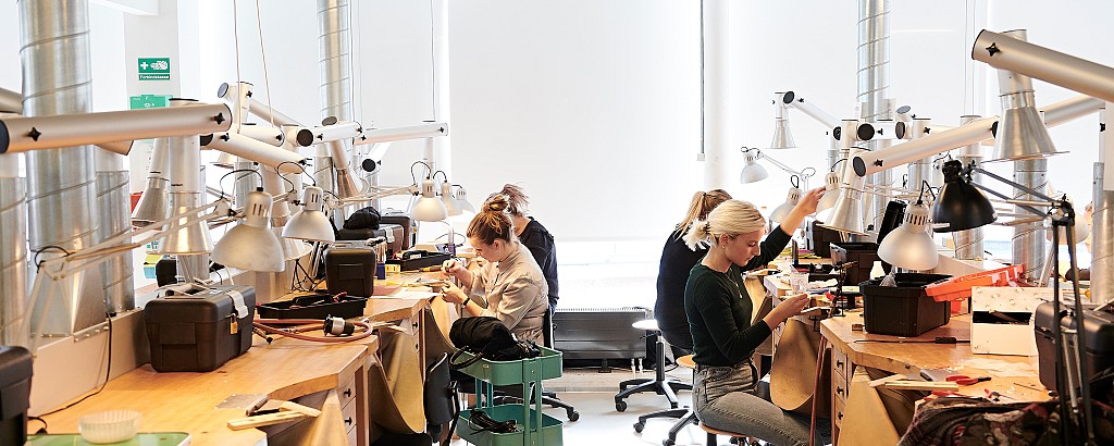 Smykker, teknologi og business Københavns Erhvervsakademi